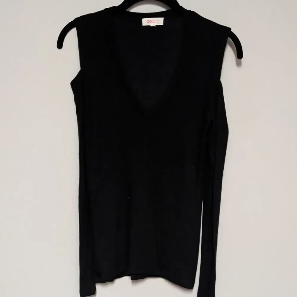 Goldie Black V-Neck Long Sleeve Top